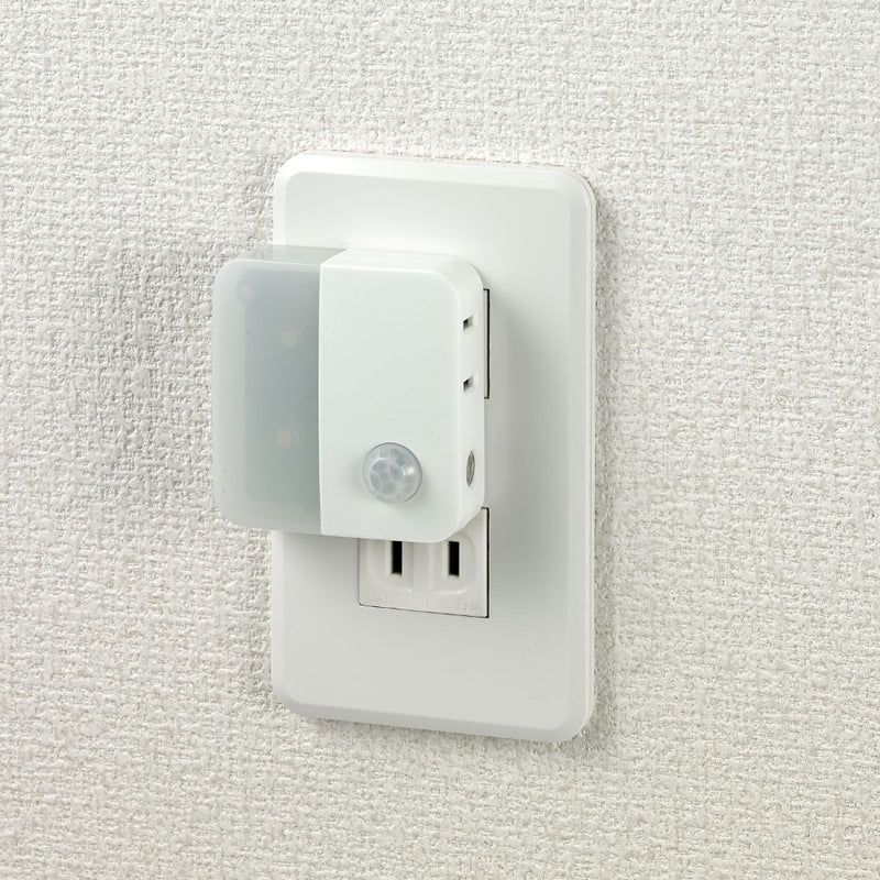 ELPA LEDセンサー付ライト コンセント式 明暗人感 PM-LC301（W）